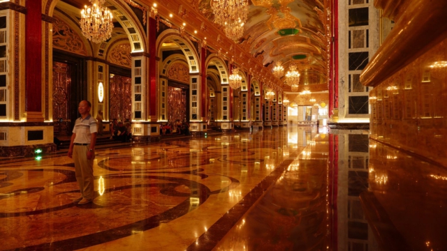 Diamanten-Mall-Beauty-Crown-Hotel