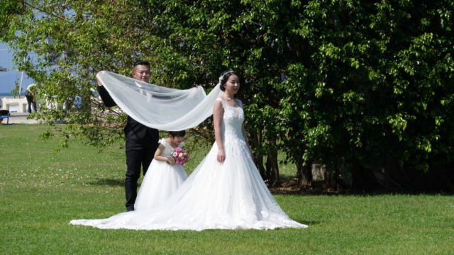 Hochzeits-Shooting-am-Meer-bei-35-Grad