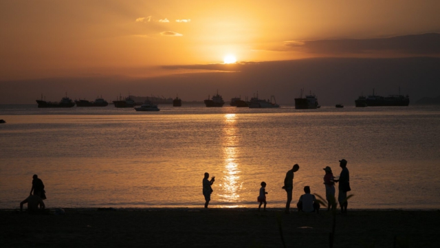 Sanya-Beach-sundowner