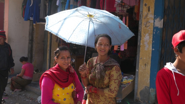 Damen-shopping-Pokhara