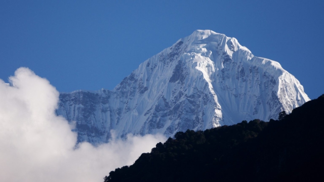 Hinchuli-Neuschnee-Nepal-Himalaya