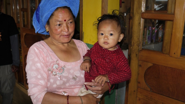 Lodgechefin-Kind-Ghorepani-Nepal