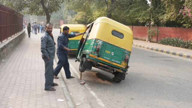 Tuktuk-Reparatur-Delhi