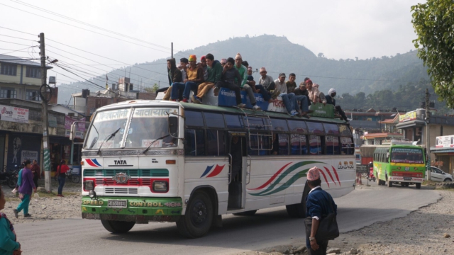 ueberfuellter-Bus-Pokhara-Nepal