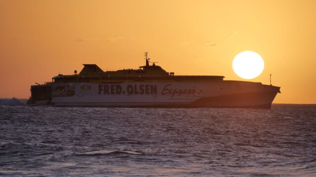 18_Uhr_Faehre_Sonnenuntergang